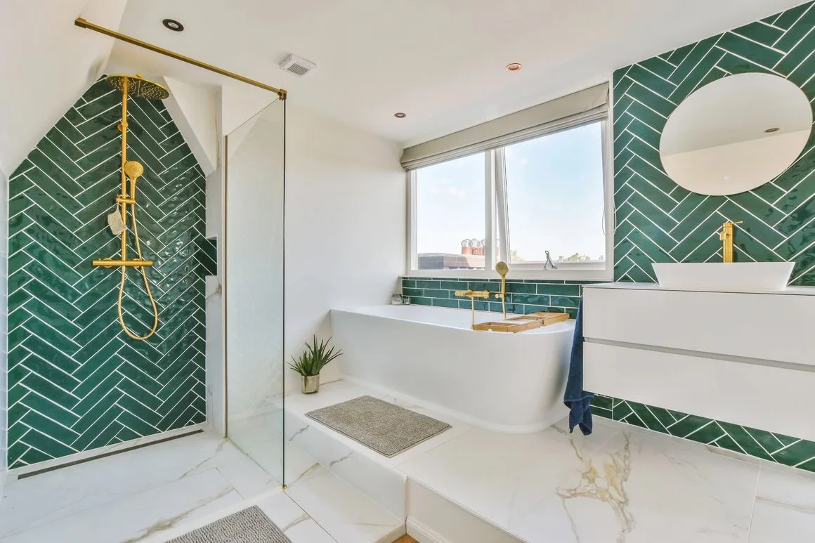 the-interior-of-a-bathroom-decorated-with-marble-and-gold-colored-equipment-in-a-modern-house
